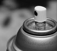 spuitbus, autolak, industrielak, lakken, verf, autoverf, spuiten, auto spuiten, goedkoop, goedkope verf, verfwinkel, winkel, verhandel